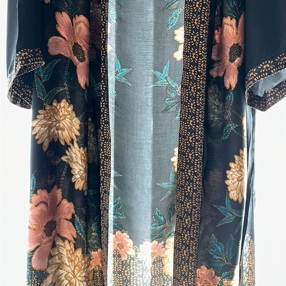 EUC-Floral Kimono by DR2 - Black & Dusty Rose - Picture 4 of 6